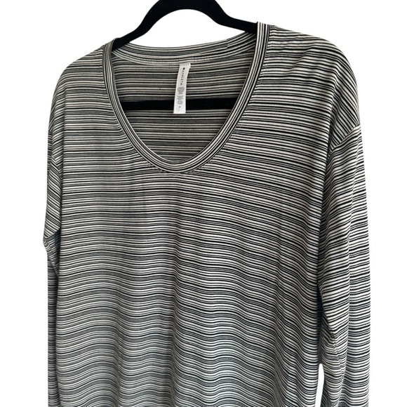 Athleta Cloudlight Stratus Striped Top, Size M - Picture 5 of 10